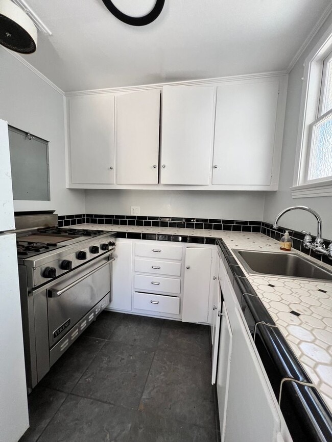 Building Photo - Mulberry Avenue