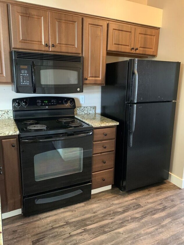 Foto principal - Spacious 2 bed 1 bath Apartment Available ...
