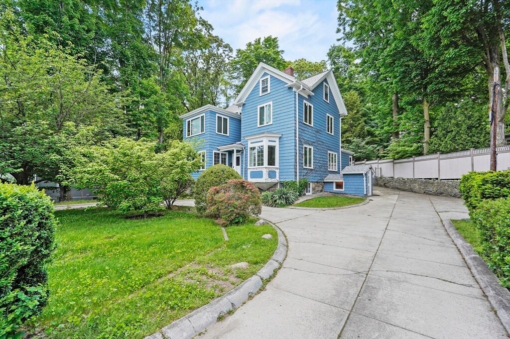 Primary Photo - 20 Willow St