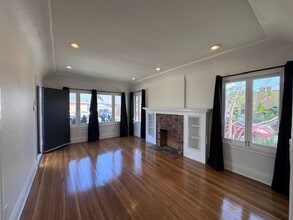 Building Photo - 1724 E 11th St