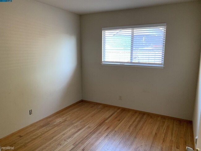 Foto del edificio - 3 br, 2 bath House - 7439 Blue Fox Way