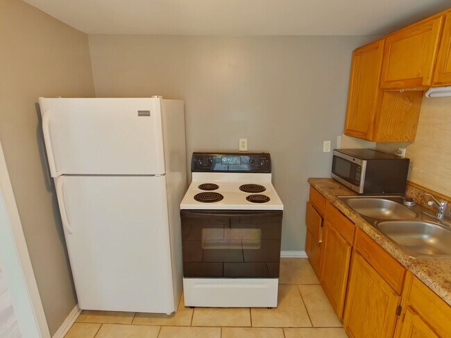 Building Photo - 1849 S Spruce St