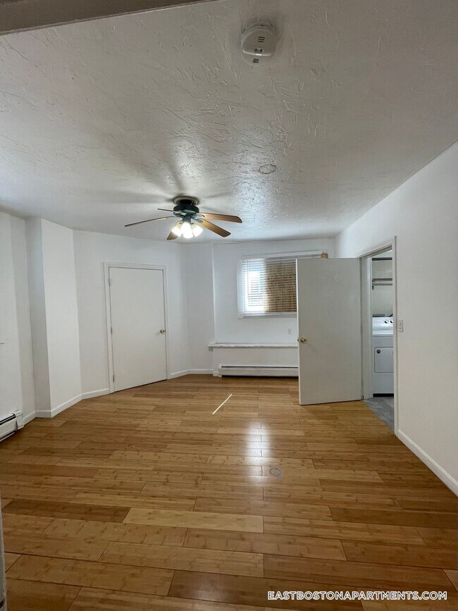 Foto del edificio - 241 Maverick St