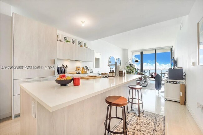 Foto del edificio - 480 NE 31st St