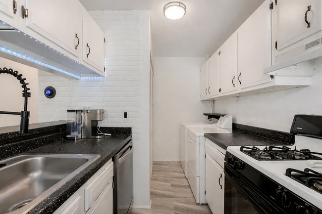 Building Photo - 1277 Pearl Ave