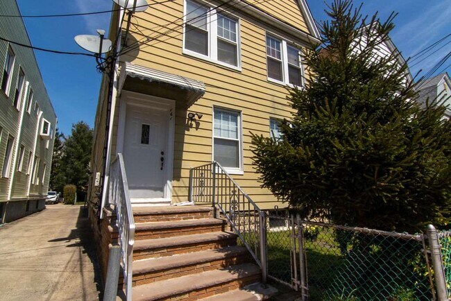 Building Photo - 161 W 10th St