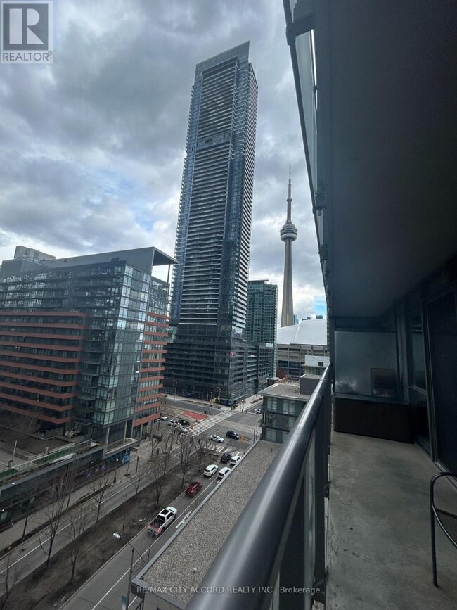 Building Photo - 15 Fort York Blvd