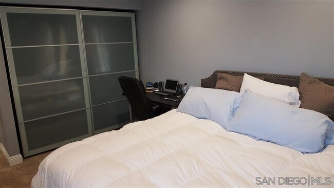 Foto del edificio - 7984 Mission Center Ct