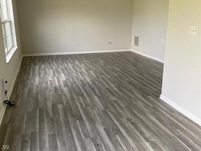 Foto del edificio - 5370 Forest Pine Ln