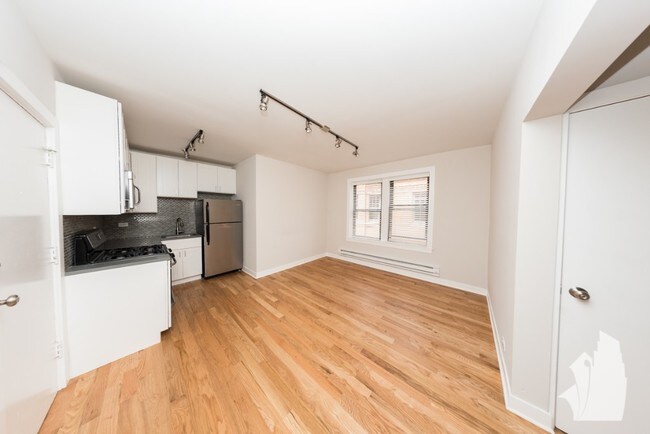 Foto del edificio - 2420 N Kedzie Blvd