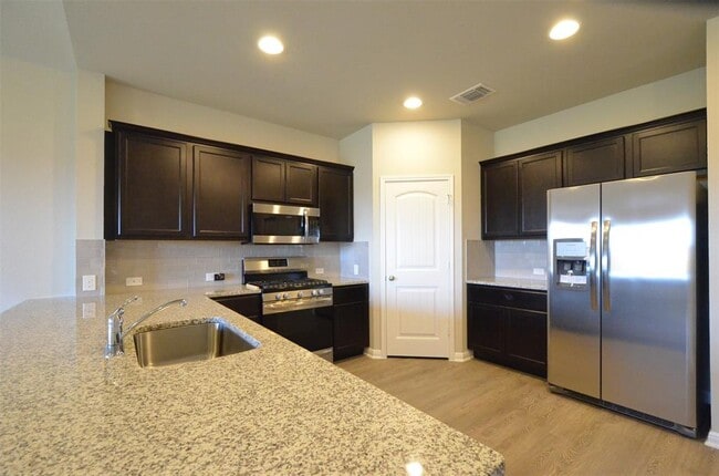Building Photo - 2105 Port Ellen Dr