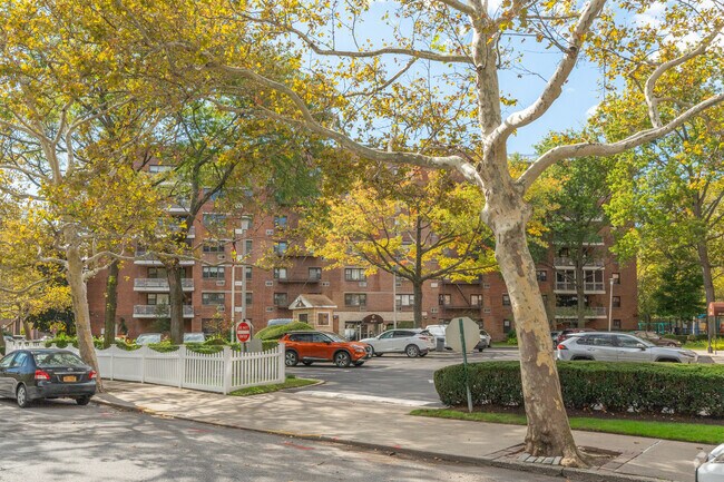 Building Photo - Eastwood Condos
