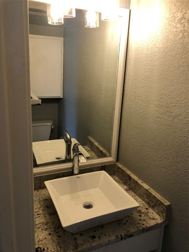 Building Photo - 10615 Briar Forest Dr