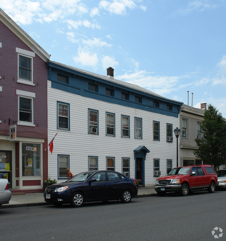 Building Photo - 205-207 Warren St