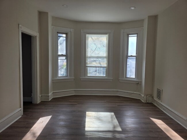 Building Photo - 416 N Broom St