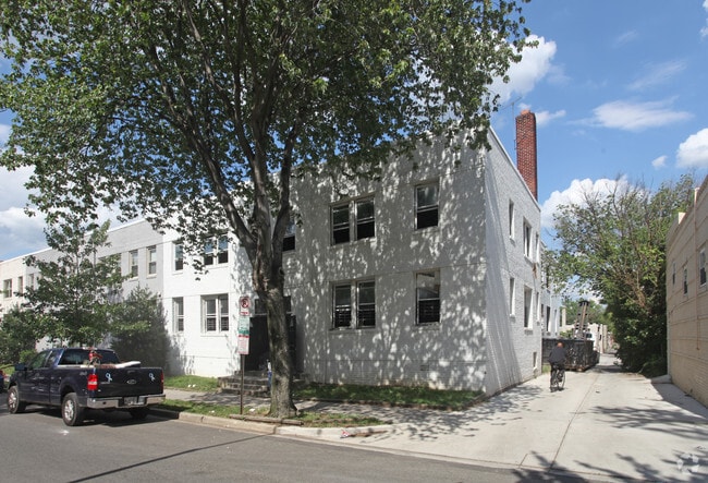 Primary Photo - 417 18th St NE