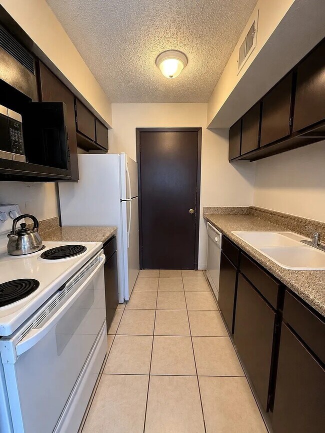 Foto del edificio - 12480 Abrams Rd