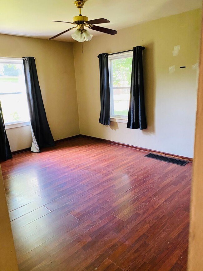 Building Photo - 3 br, 1 bath House - 327 Beechwood Ave