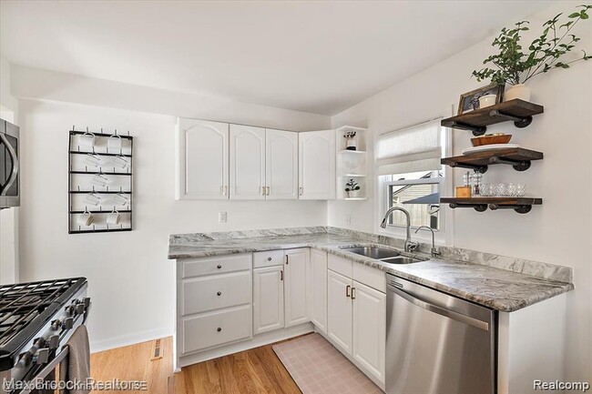 Building Photo - 2105 Rowland Ave