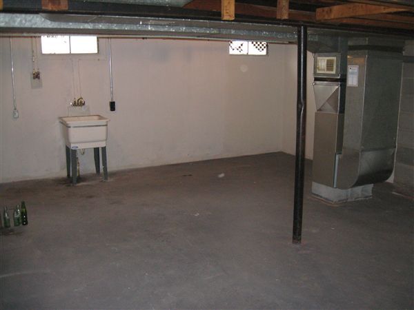 Building Photo - 2826 Vanness St