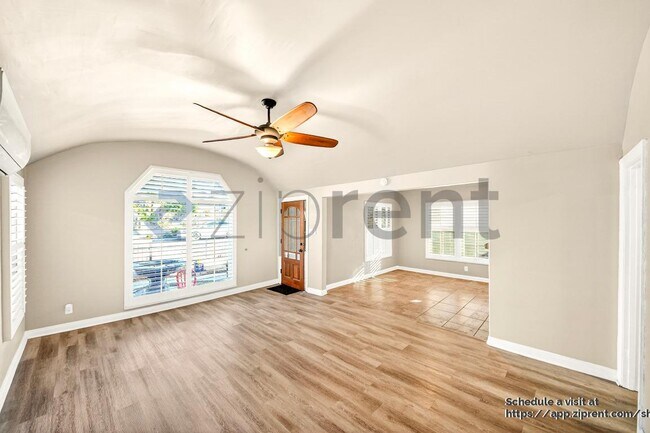 Foto del edificio - 1765 Stanley Ave