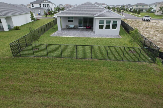 Foto del edificio - 14075 Spruce Pne Dr