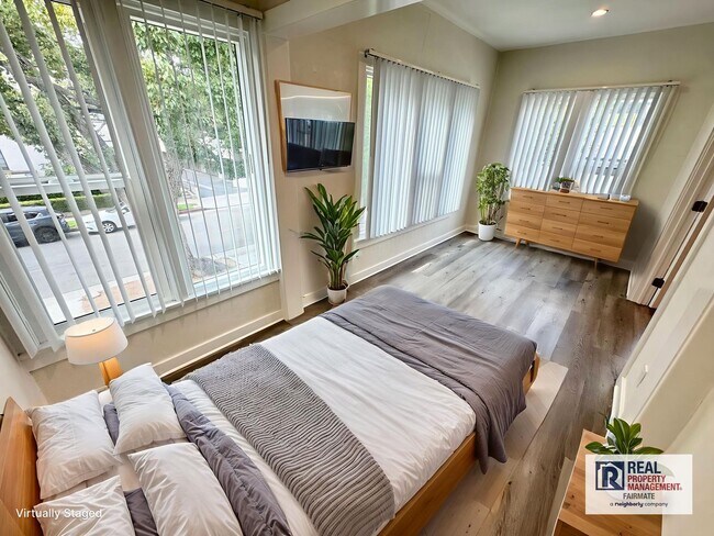 Foto del edificio - ***1 Bed 1 Bath apartment in the most desi...