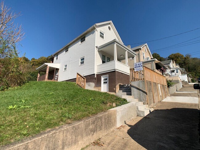 Building Photo - 407 25th St
