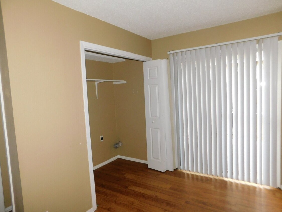 Foto del edificio - 8705 Piney Point Dr