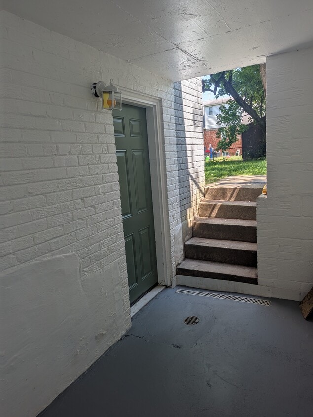 Front Entry - 6504 Hansford St