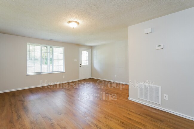 Building Photo - 2700 Studley Rd
