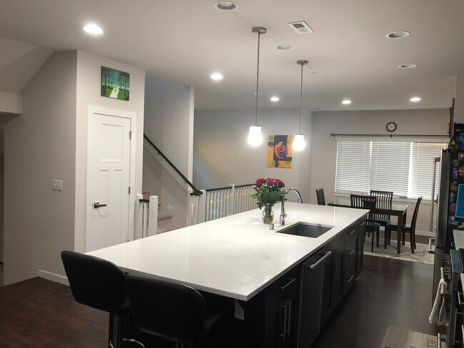 Foto del edificio - Beautiful Modern Bothell Home with Stunning Views