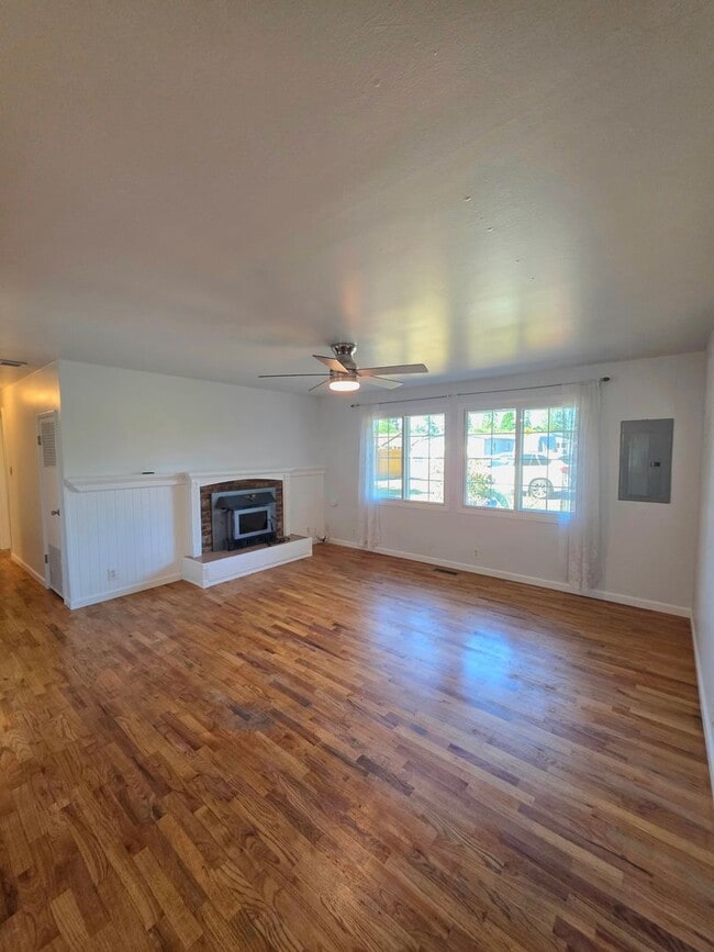 Photo - 249 S 187th St House