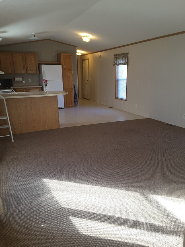 Building Photo - 2 Bedroom 2 Bath Single Wide Mobile Home i...