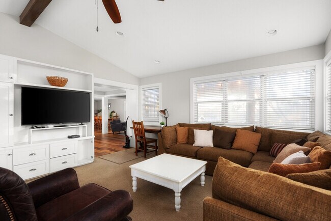 Building Photo - 709 Colonial Park Blvd