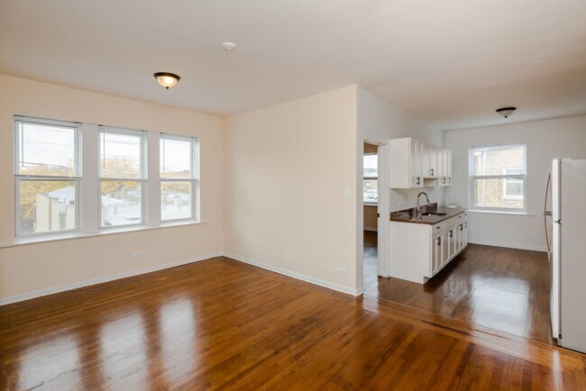 Foto del edificio - 4412 N St Louis Ave