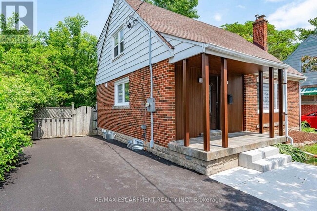 Building Photo - 723 Hager Ave