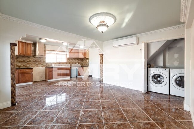 Building Photo - 3652 Platt Ave