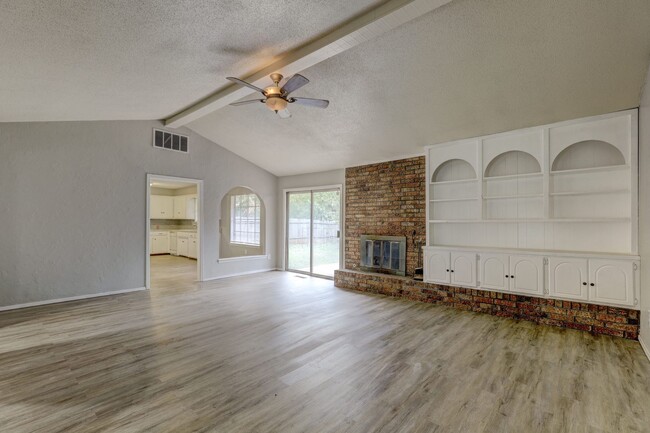 Foto del edificio - 3 bed 2 bath home in OKC