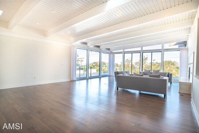 Building Photo - 5 br, 4.5 bath House - 23 Robinhood Drive