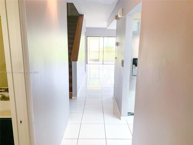 Foto del edificio - 8855 Springtree Lakes Dr
