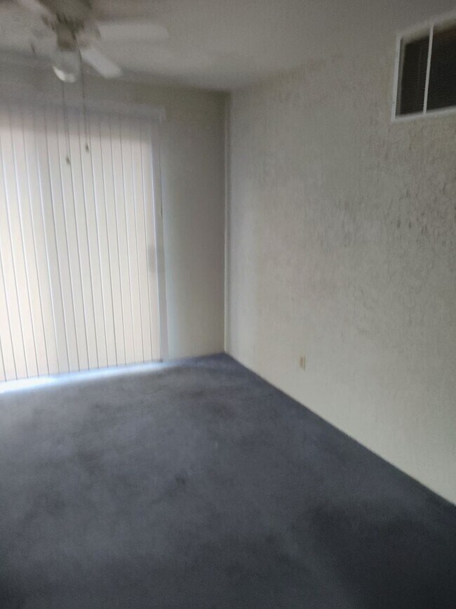 Building Photo - 1 bedroom Duplex apartment for rent in Bra...