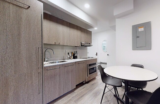 Foto del edificio - Short term Furnished Rental in Doorman Building