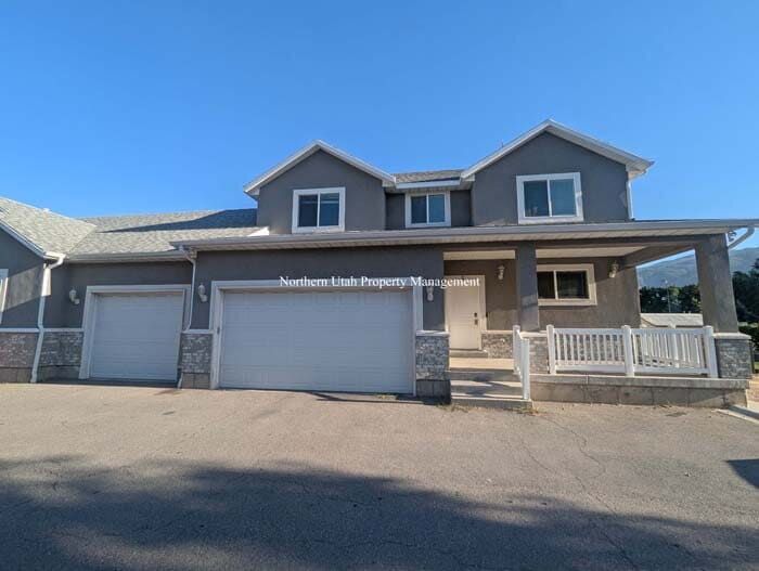 4 Bed, 2 Bath, HVAC - 4 Bed, 2 Bath, HVAC