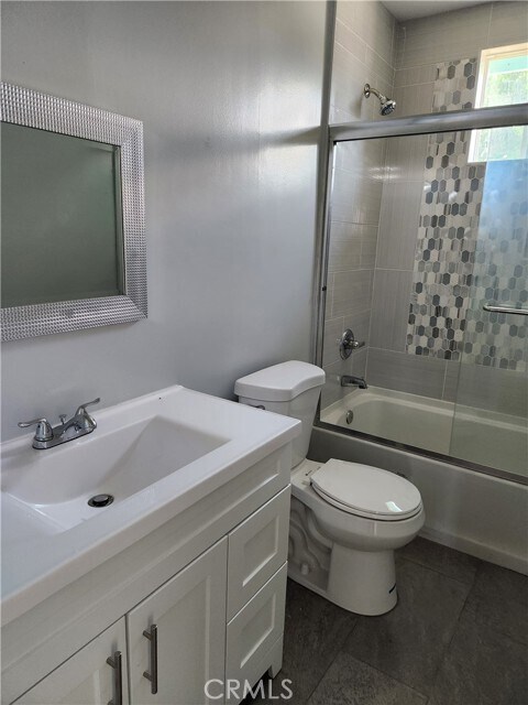 Building Photo - 1560 W 215th St