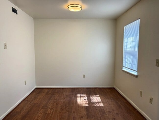 Foto del edificio - James E. Leonard Apartments