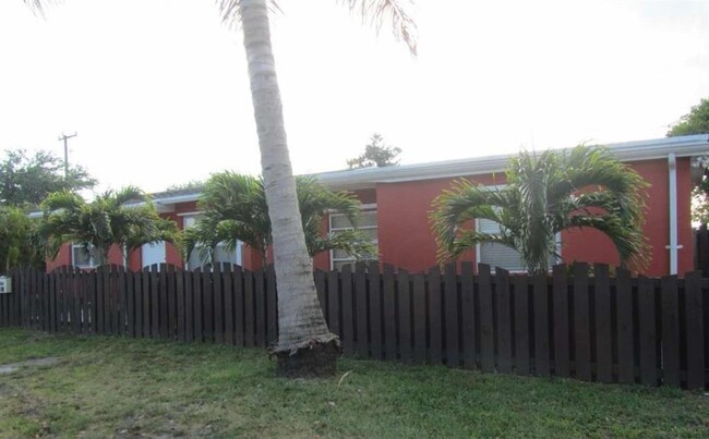 Foto del edificio - 3101 Johnson St