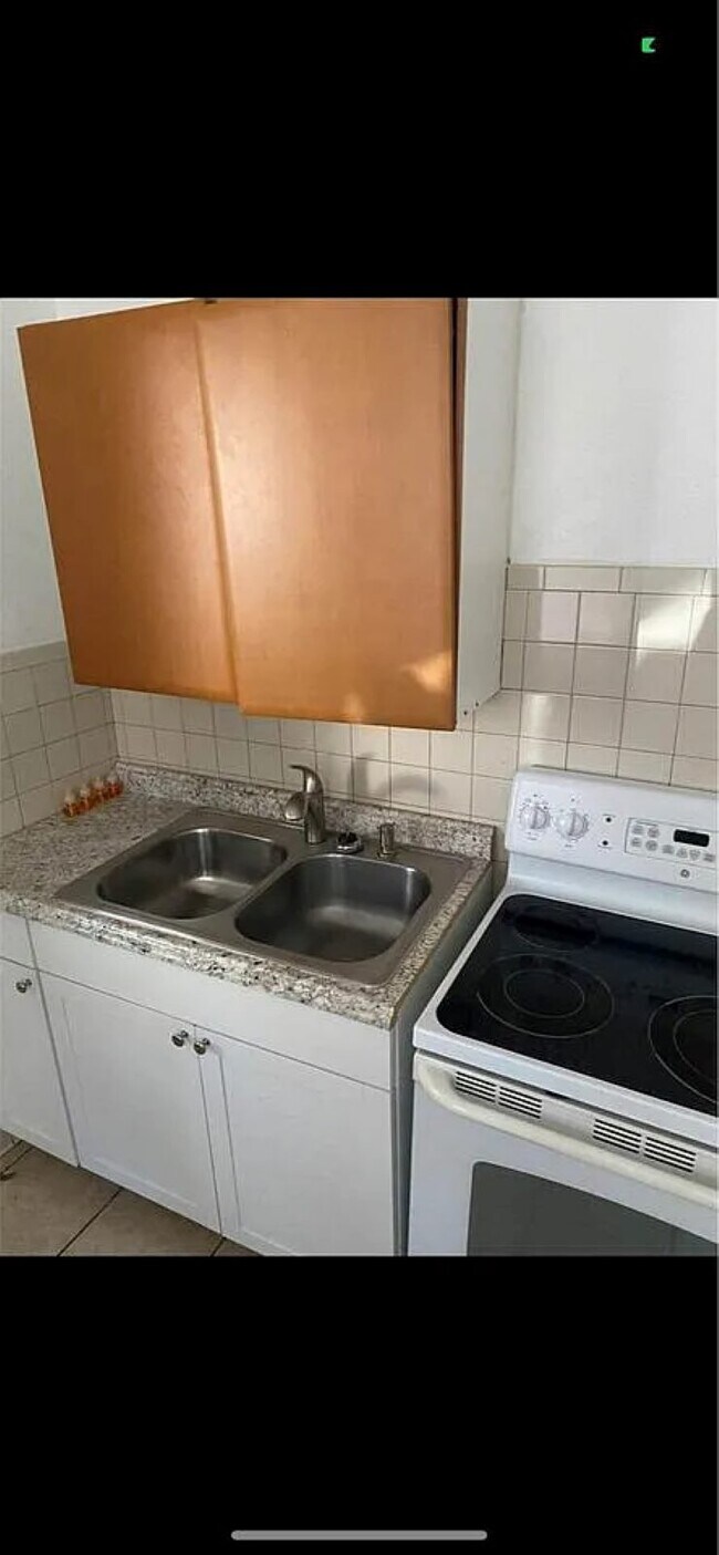 Foto del edificio - 420 Adelia Ave
