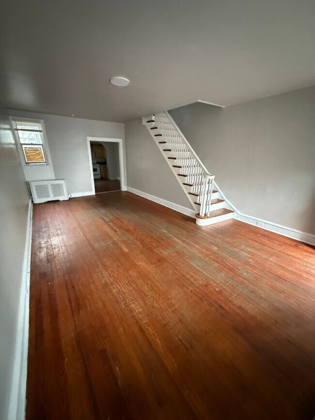 Foto del edificio - Port Richmond-traditional 3 bedroom home f...