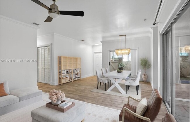 Foto del edificio - 6582 Via Regina